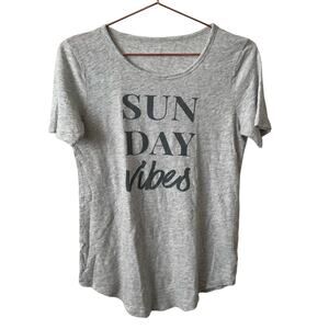 Old Navy Sunday Sun Day Vibes light gray short sleeve lounge tee top